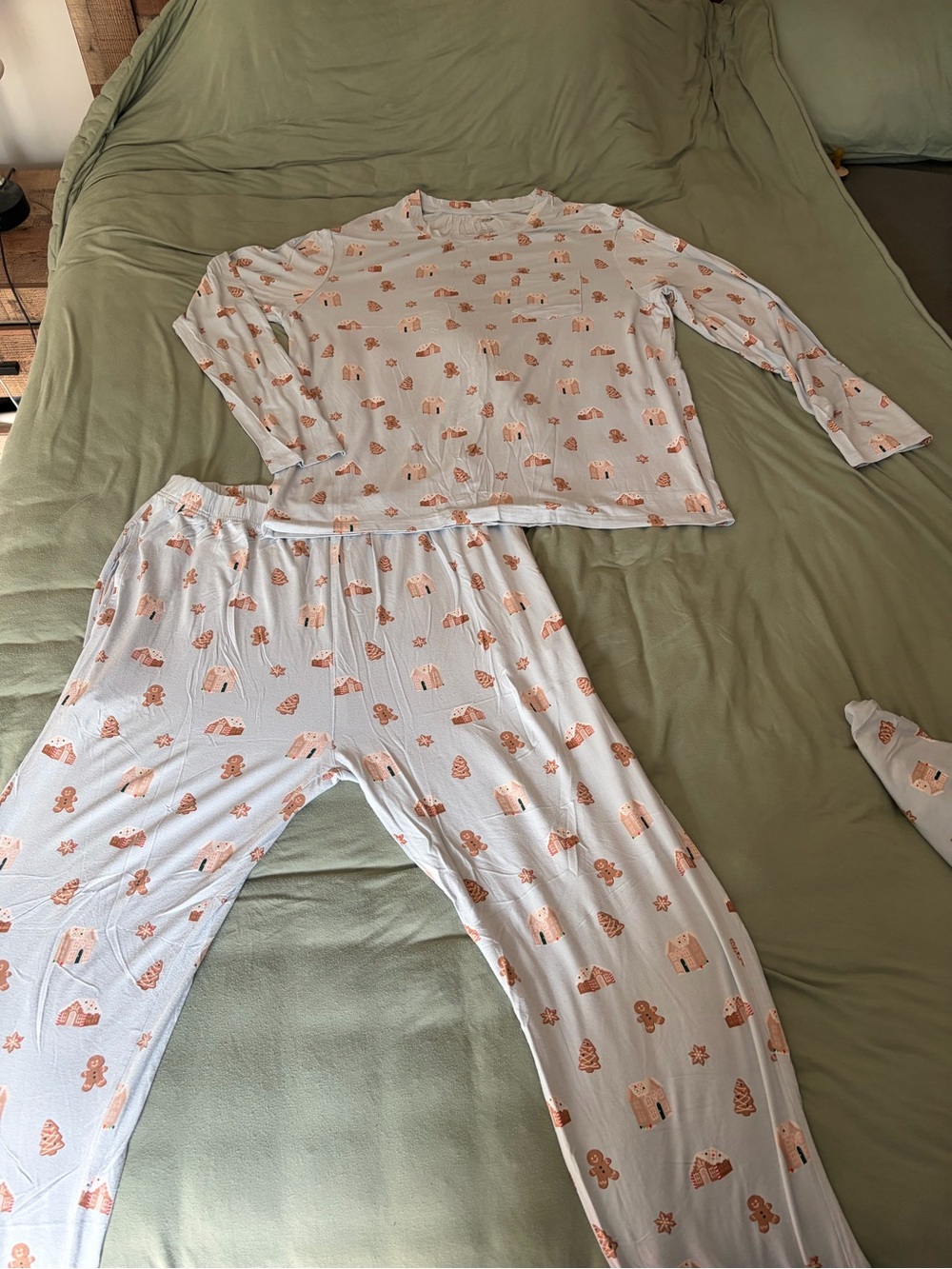 Kyte Baby Men’s Gingerbread Jogger Set